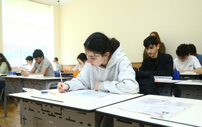 istanbulda-yagisa-gore-imtahanlar-dayandirildi