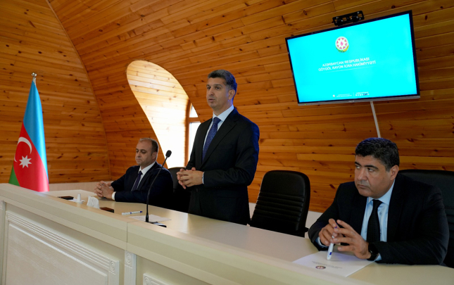 goygolde-qesebe-ve-kendlerde-sakinlerle-gorusler-kecirilir