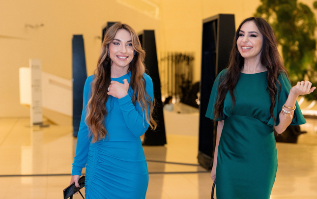 leyla-ve-alyona-eliyevalar-baku-art-weekendde