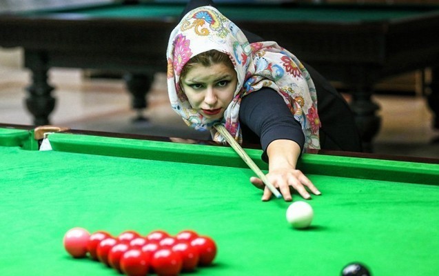 iran-qadin-idmancilari-cezalandirdi