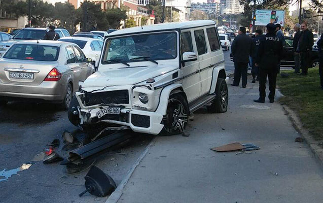bakida-gelenvagenle-jeep-toqqusdu