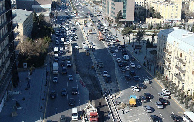 yollar-baglanib-sakinler-evlerine-gede-bilmir