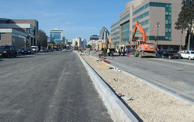 heyder-eliyev-merkezine-geden-yol-baglanir