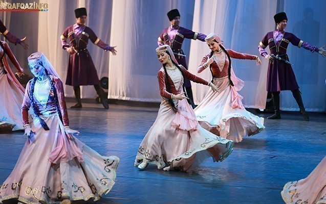 baki-sopinq-festivalinin-acilisindan