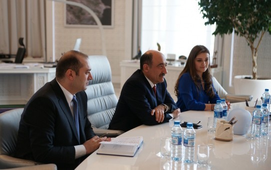 qarayev-ozbukle-gorusdu