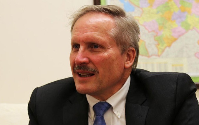 abs-in-azerbaycandaki-sefiri-musahibe-verdi