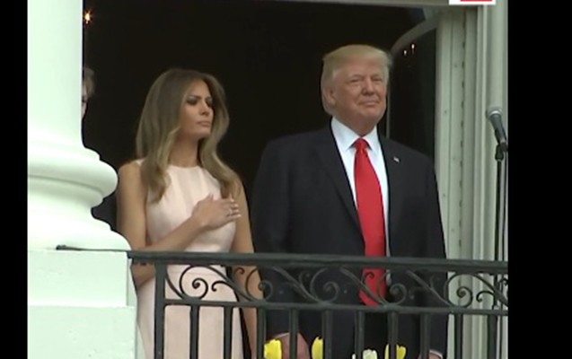 tramp-en-vacib-hereketi-unutdu-melaniya-dumsukleyib-xatirlatdi