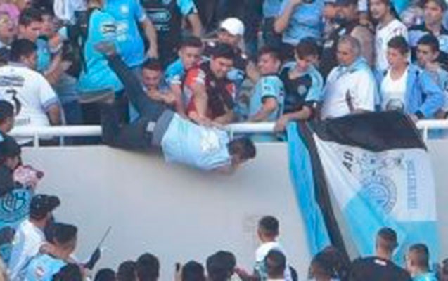 argentinada-azarkesi-stadionda-oldurduler
