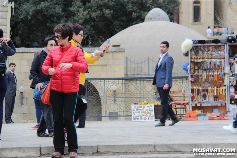 bakida-turistleri-hansi-surprizler-gozleyir