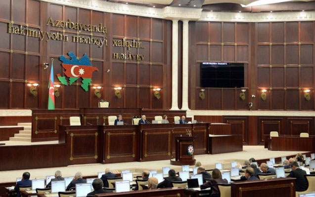 milli-meclis-azerbaycan-parlamentinin-banilerinin-xatiresini-anmaqdan-imtina-etdi
