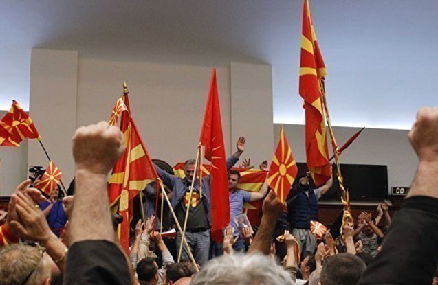 almaniya-makedoniyadaki-parlamente-hucumu-pisleyib