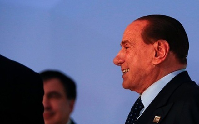 berluskoni-evinde-yixilaraq-xestexanaliq-oldu