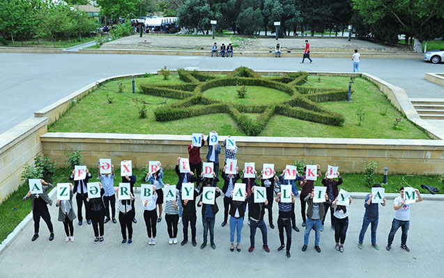 azmiu-nun-telebeleri-flesmob-keciribler
