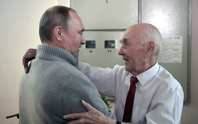 putin-kecmis-reisigile-getdi