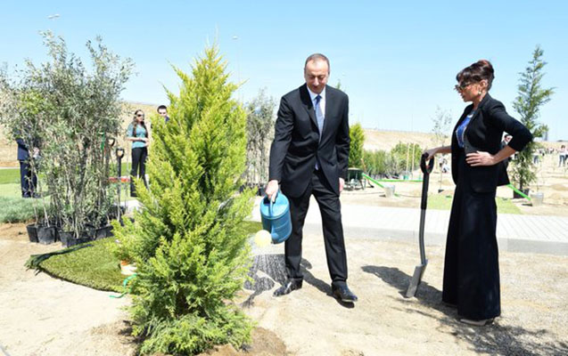 prezident-ailesi-ile-agacekme-aksiyasinda