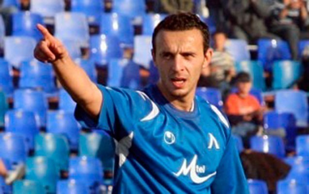 azerbaycanda-futbolcunun-icmesini-problem-etmirler