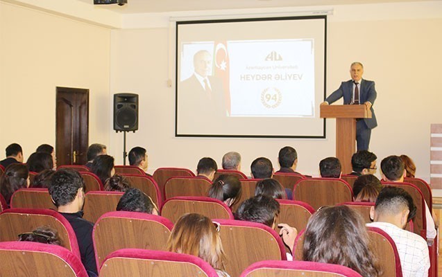 azerbaycan-universitetinde-heyder-eliyev-anilib
