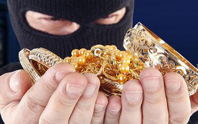 kecmis-arvadinin-qizillarini-ogurladi