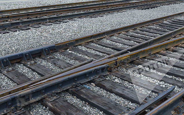 qatar-relse-uzanan-adamin-ustunden-kecdi