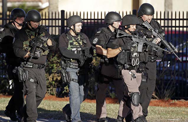 hava-limanindaki-silahli-sexs-teslim-olub