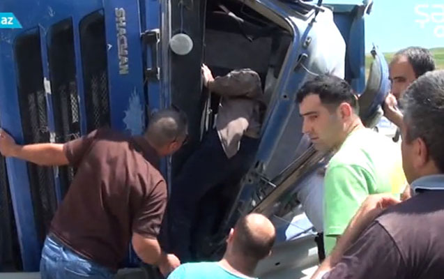 samaxi-yolunda-shacman-asdi