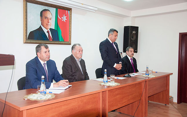 abdin-ferzeliyev-sakinlerle-gorus-kecirdi