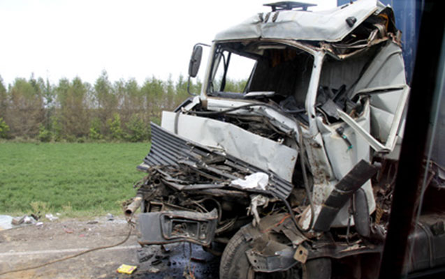 iki-yuk-masini-toqqusub