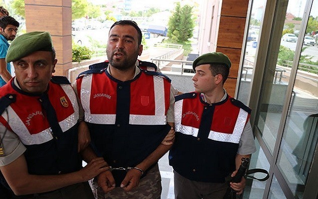 yarim-saatda-5-qohumunu-oldurdu