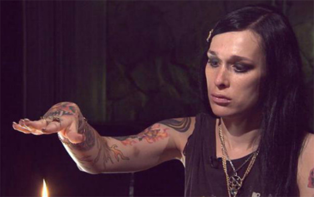 rusiyanin-meshur-ekstrasensi-binadan-yixilaraq-olub