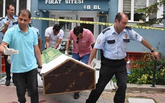 turkiyede-22-yasli-genc-babasini-ve-nenesini-oldurdu