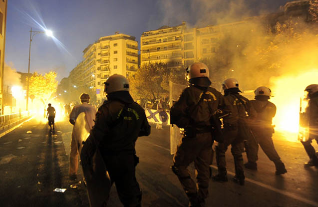 yunanistanda-polis-ve-telebeler-arasinda-toqqusma-olub