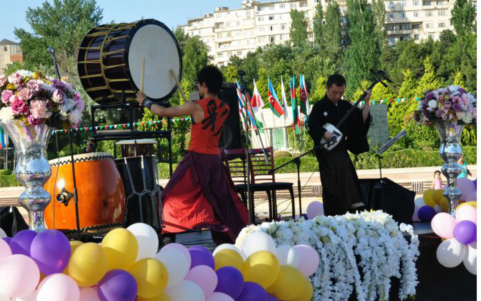 “Va-Liqa” Azərbaycan himnini ifa etdi