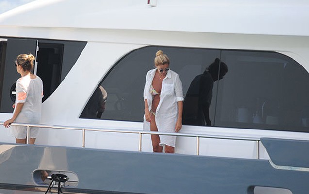 iki-milyonluq-yeni-yaxtada-istirahet