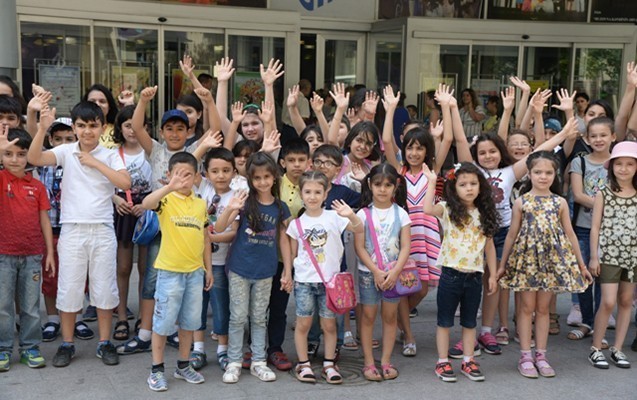 mektebliler-genc-tamasacilar-teatrinda