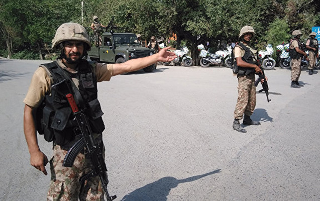 Pakistanda polislərin olduğu maşın partladıldı, 6 ölü