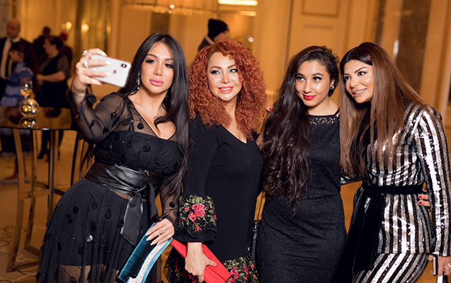 meshurlarimiz-deb-numayisinde