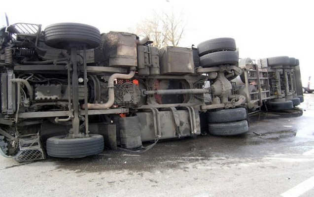 betonqarisdiran-masin-motosikletin-uzerine-asdi