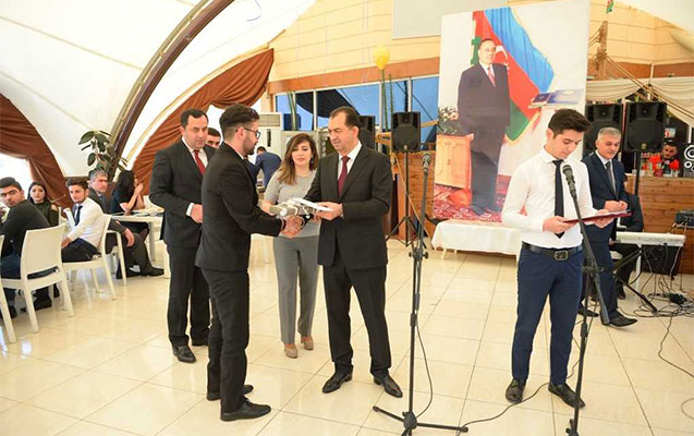 icra-bascisindan-lenkeran-genclerine-hediyye