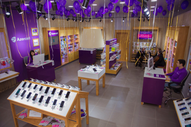 azercell-in-daha-bir-ekskluziv-magazasi-indi-xacmazda