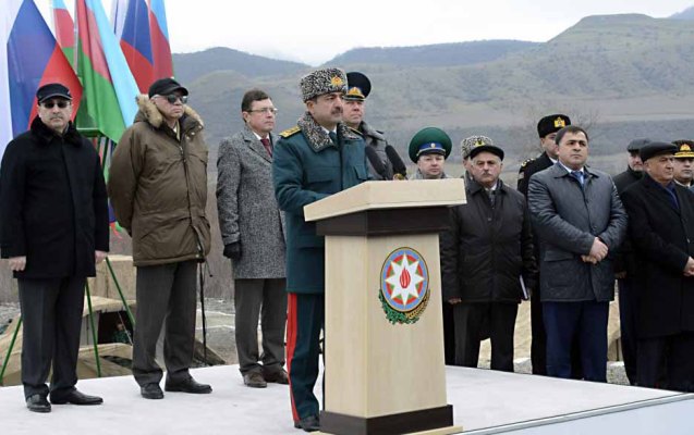 azerbaycan-rusiya-serhedinde-ilk-serhed-nisani-qurasdirildi