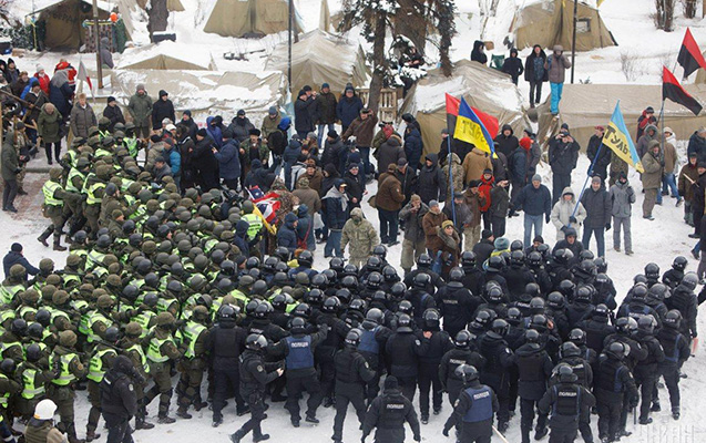 ali-rada-qarsisinda-qarsidurma-13-polis-yaralandi