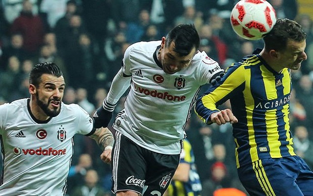 istanbul-derbisinde-4-qol-3-qirmizi-vereqe