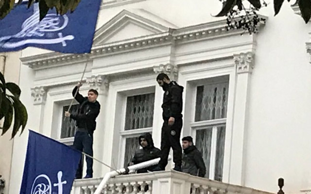 iranin-londondaki-sefirliyine-hucum-olub