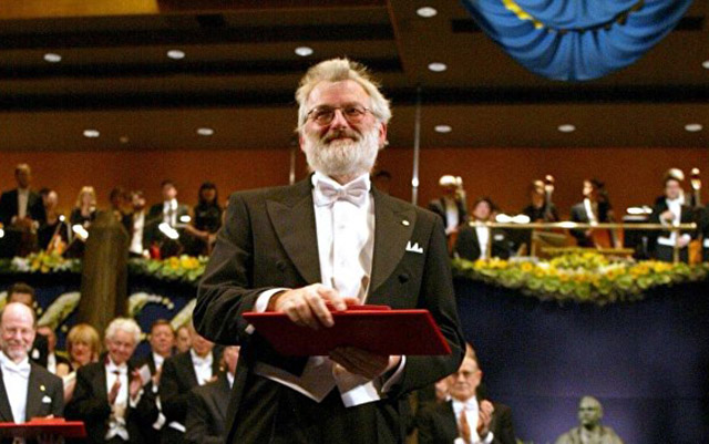 nobel-mukafatcisi-con-salton-olub