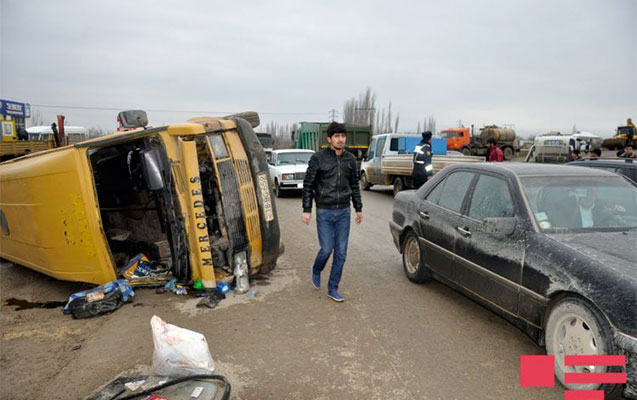 sirvanda-mikroavtobus-qezasi