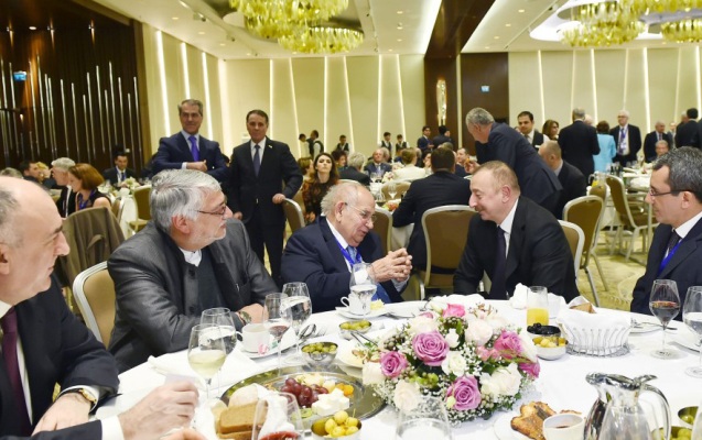 ilham-eliyev-dunya-liderlerinin-serefine-ziyafet-verdi