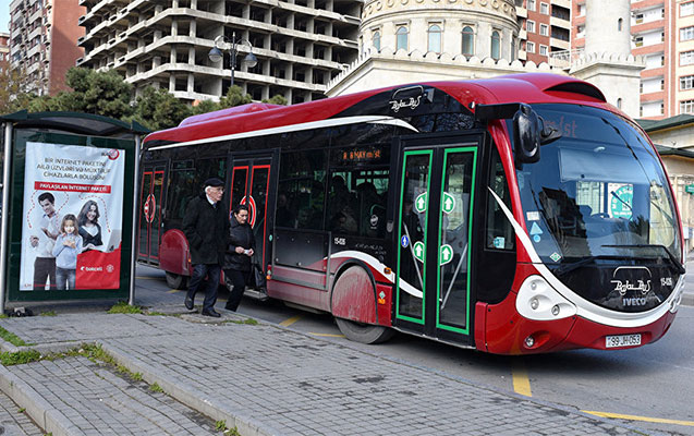 avtobus-gozleyende-diqqetli-olun