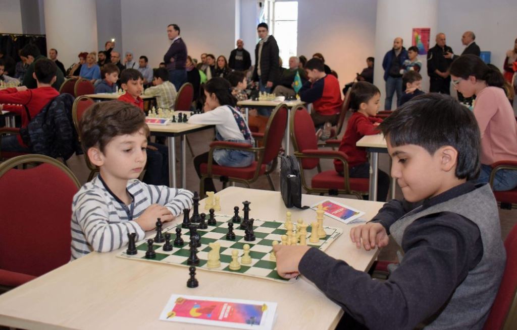 bakcellden-beynelxalq-usaq-sahmat-turnirine-destek