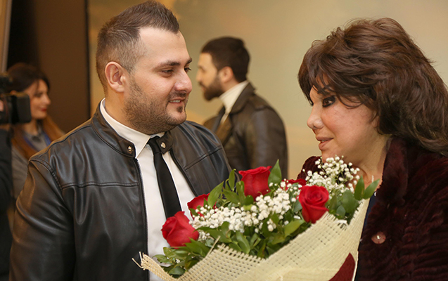 meshurlar-qizlari-ile-klipe-cekildi