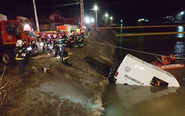 ruminiyada-mikroavtobus-caya-dusub-9-nefer-olub